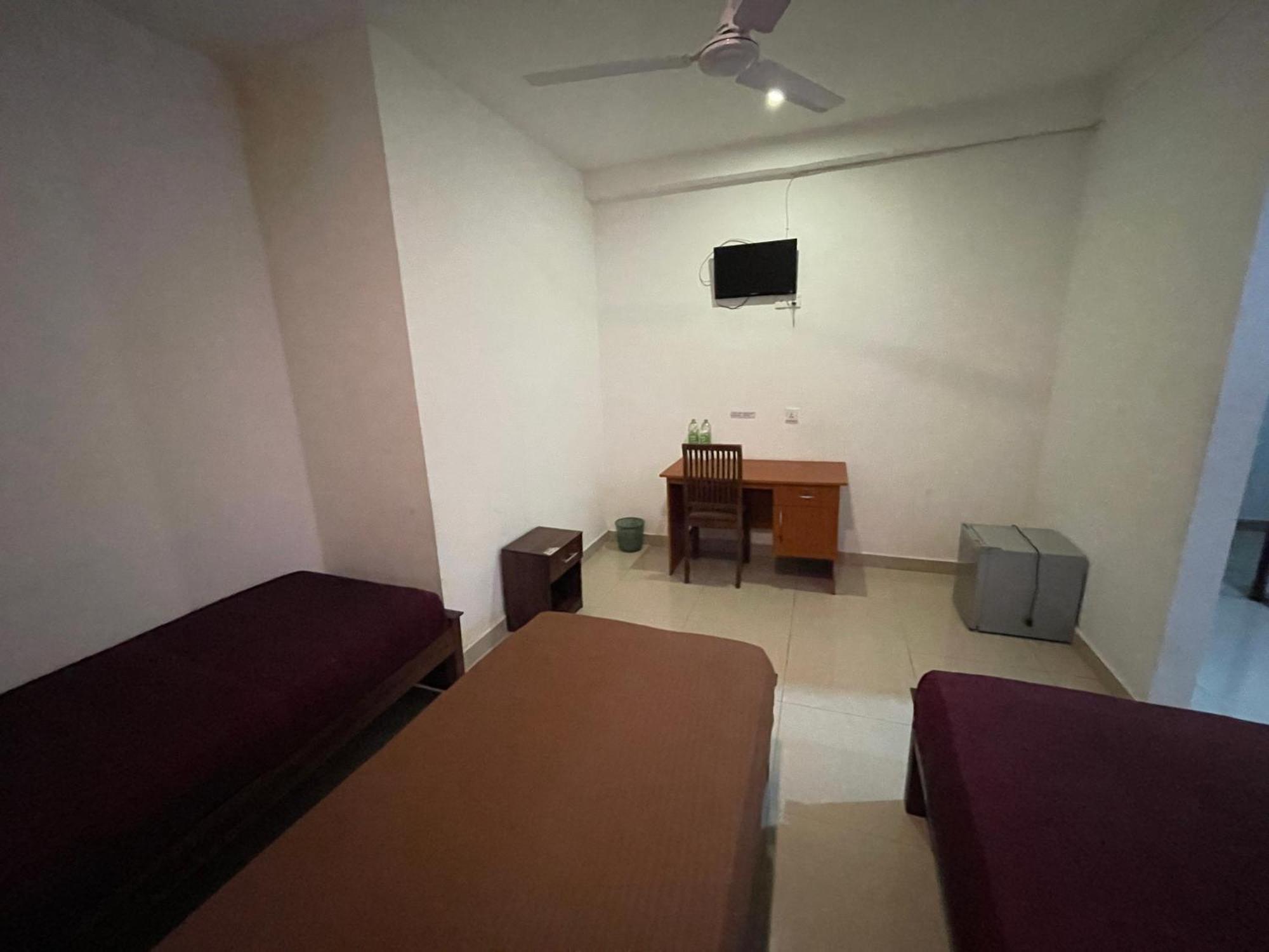 Kings Gate Airport Transit Hotel Katunayake Exterior photo