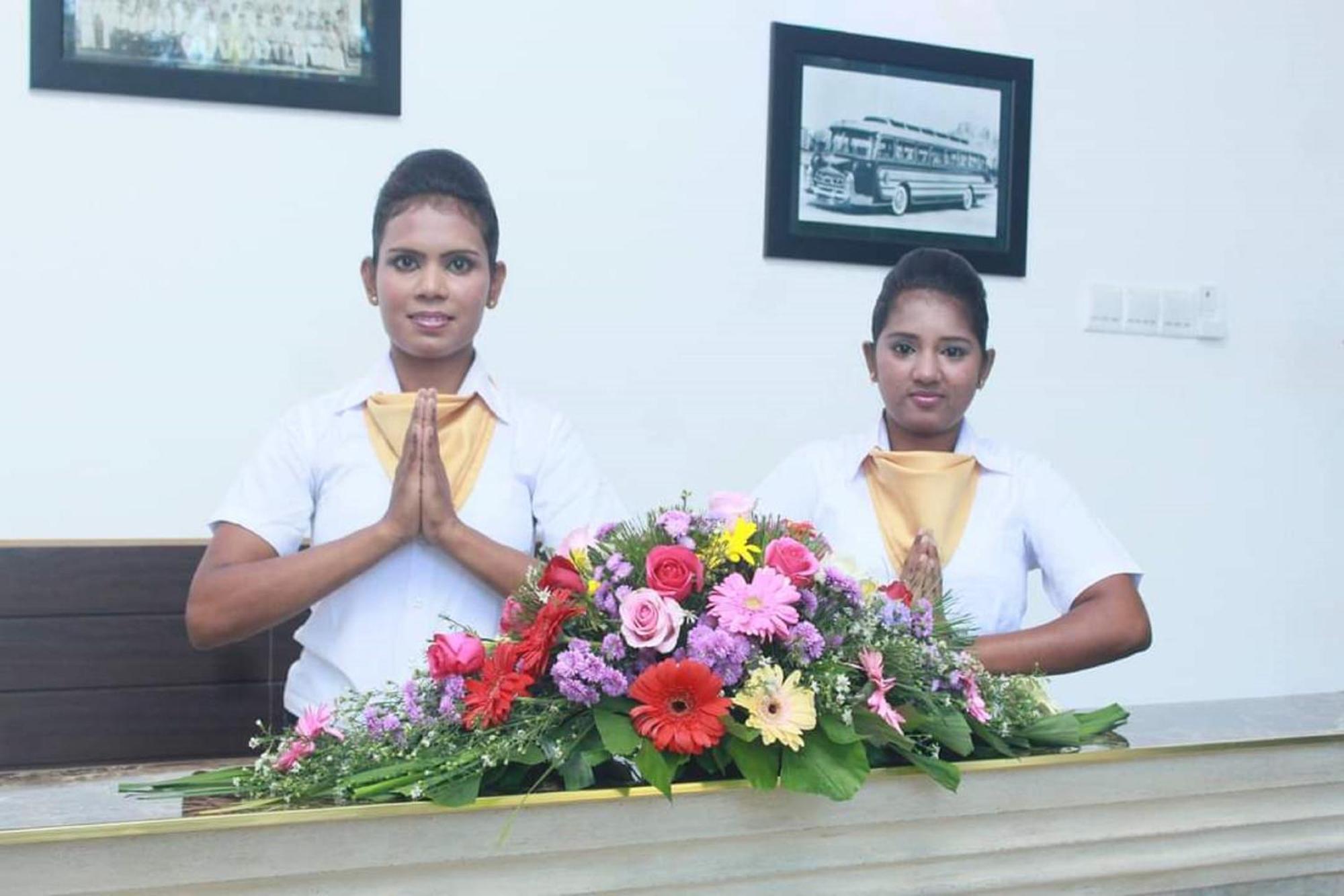 Kings Gate Airport Transit Hotel Katunayake Exterior photo